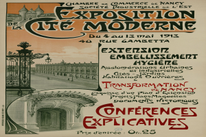 Ein Plakat, das eine Ausstellung in Cite Moderne ankündigt und ein Gebäude, ein Tor und einen bewölkten Himmel zeigt, mit Text zu den Ausstellungseinzelheiten.