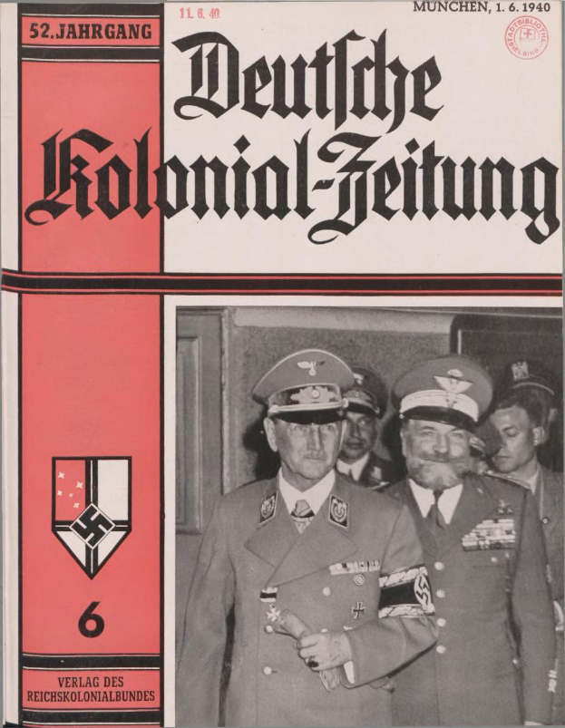 Ein Buchumschlag mit Adolf Hitler umgeben von Leuten mit Mützen, betitelt "Deutsches Kolonial-Feitung", datiert November 1940.