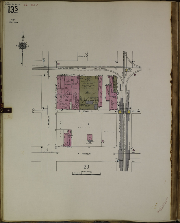 Offenes Buch mit detaillierter Stadtkarte und Text auf den Seiten.