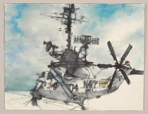 Eine Lackierung eines Hubschraubers mit spezieller Ausrüstung vor einem klaren Himmel.