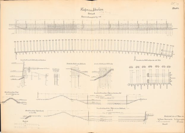 Offenes Buch mit detaillierten Zeichnungen und Text eines Eisenbahnsystems, einschließlich einer Illustration der Bahnschienen.