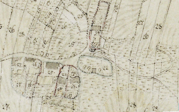 Detailierte alte Stadtkarte mit nummerierten Gebäuden, Straßen und Text, die eine vorgeschlagene Baustelle am unteren Rand zeigt.