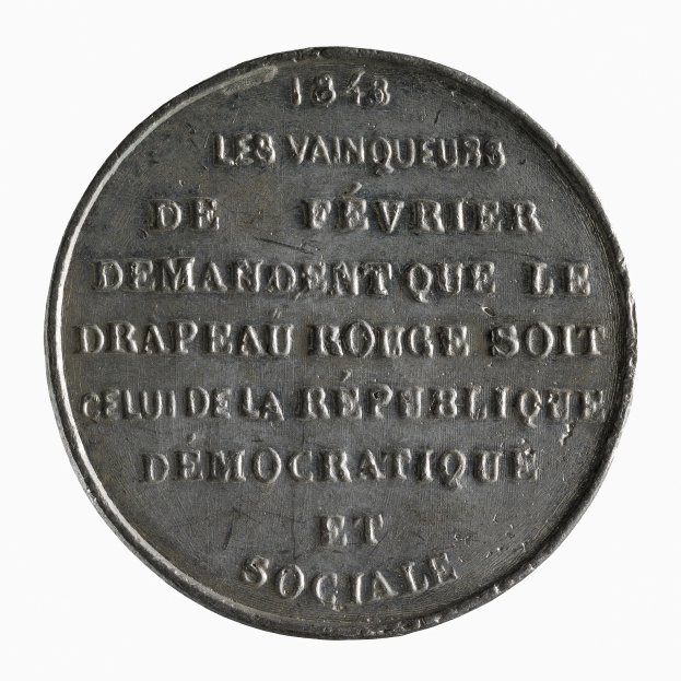 Eine Silbermedaille mit der Aufschrift "Demokratische und Soziale" vor einem wei├čen Hintergrund.