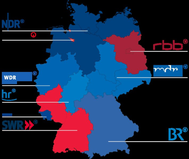 Karte von Deutschland mit den Ergebnissen der Wahl von 2016, wobei die Bundesländer in rot und blau hervorgehoben sind und ein Text weitere Details zu den Wahlergebnissen enthält.