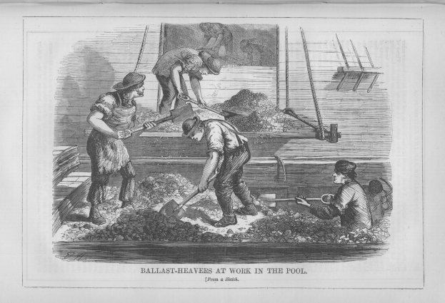 Schwarß-weißes Bild von Menschen in einem Pool bei der Arbeit, einige halten Schaufeln, mit Text unten: "Ballast-Heavens bei der Arbeit im Pool".