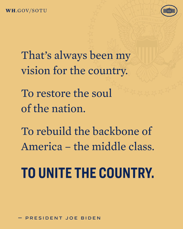 Ein Plakat mit einem Zitat von Präsident Joe Biden, das besagt: "Das war immer meine Vision für das Land, das Seelenleben der Nation wiederherzustellen, den Rücken der USA - die Mittelschicht zu stärken und das Land zu vereinen."