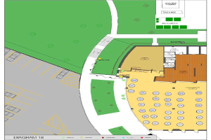 Ein detaillierter Lageplan einer neuen Schule, der den Gebäudeaufbau mit Räumen, Fluren und Campus-Einrichtungen zeigt und von Text begleitet wird, der die Schülerkapazität, die Lage der Klassenräume und Annehmlichkeiten beschreibt.