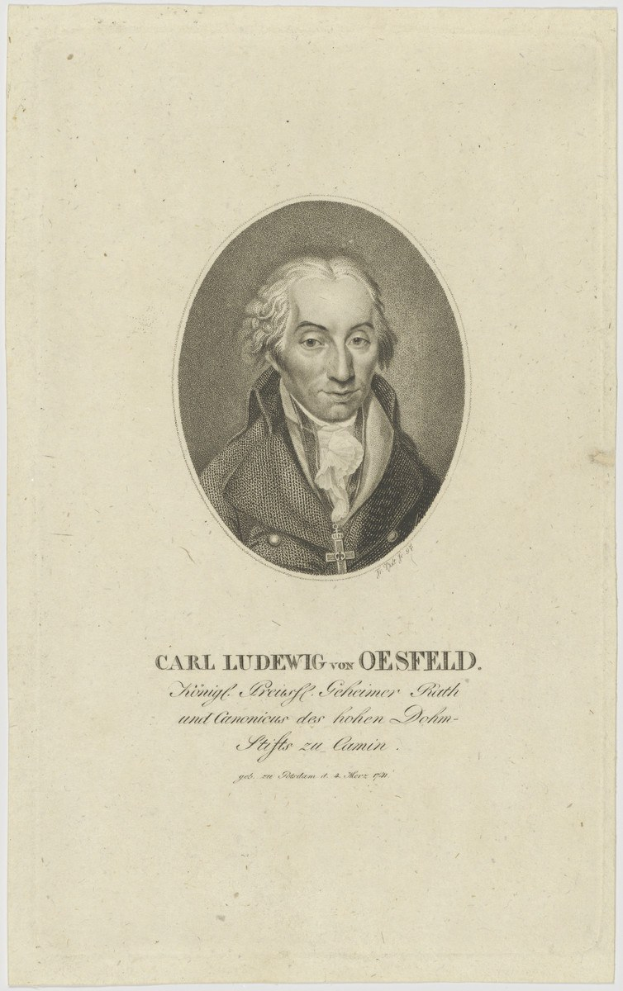 Porträt von Carl Ludwig von Oesfeld, ein Mann mit ernstem Gesichtsausdruck, der einen Anzug und eine Krawatte trägt und seine Hände vor der Brust verschränkt, direkt in die Kamera schaut.