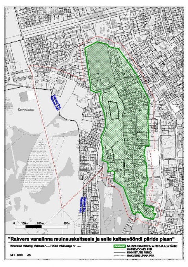 Ein Plakat, das eine Stadtkarte mit einem hervorgehobenen grünen Bereich in der Mitte zeigt, begleitet von Text, der Straßen, Parks und Sehenswürdigkeiten beschreibt.