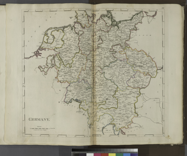 Ein aufgeschlagenes Buch, das eine detaillierte Karte von Deutschland mit ihren Provinzen und Städten zeigt, begleitet von beschreibendem Text.