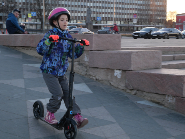 Konzentrierte Aktion an mehreren Schulen: E-Scooter-Pannen am Morgen sorgen für Besorgnis und Sorge