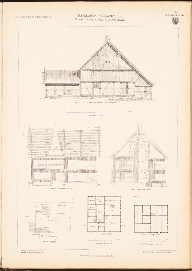 Ein aufgeschlagenes Buch mit einer Hauszeichnung, detaillierte Pläne und Text, der einen umfassenden Überblick über das Haus bietet.