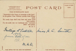 Alte Postkarte mit einem Mannporträt und handgeschriebenem Text auf der Rückseite.