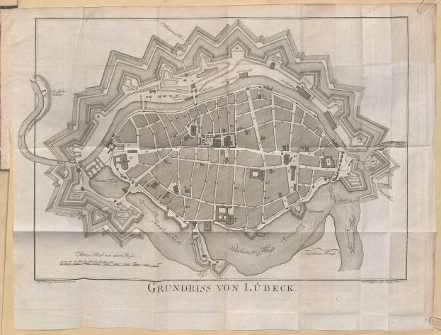 Ein detaillierter alter Stadtplan von Lübeck, Deutschland, der Straßen, Gebäude und Sehenswürdigkeiten mit Textanmerkungen zeigt.