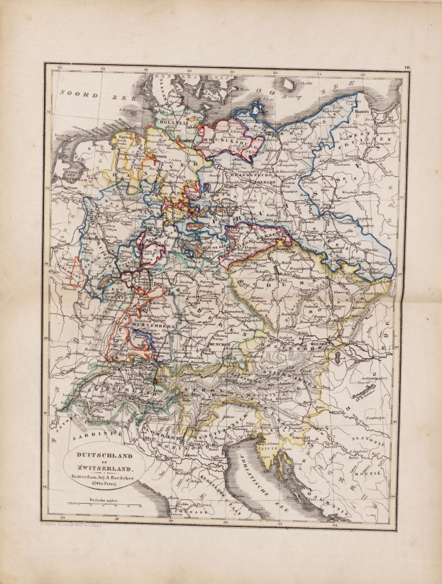 Ein altes Buch mit einer detaillierten Karte von Deutschland und den Niederlanden, mit Städten, Dörfern und geografischen Merkmalen beschriftet.
