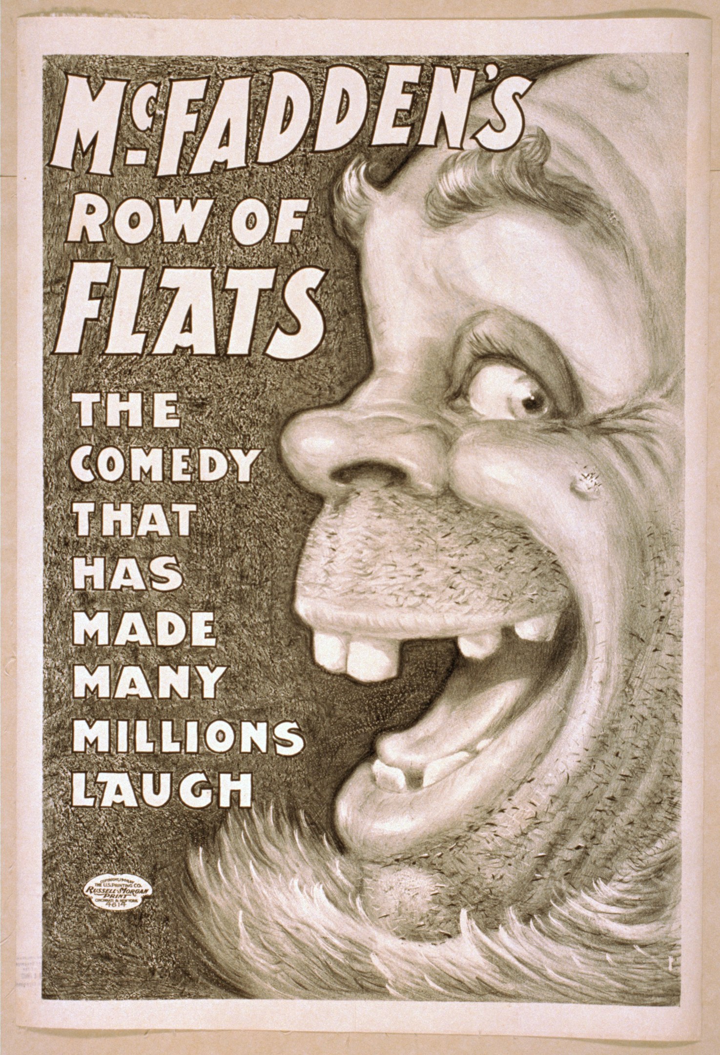 Poster eines lachenden Menschen mit wilden Haaren, breitem Grinsen und weit aufgerissenen Augen, eingerahmt von einem hellgelben Hintergrund, mit der Beschriftung "McFadden's Row of Flats: The Comedy That Has Made Many Millions Laugh."