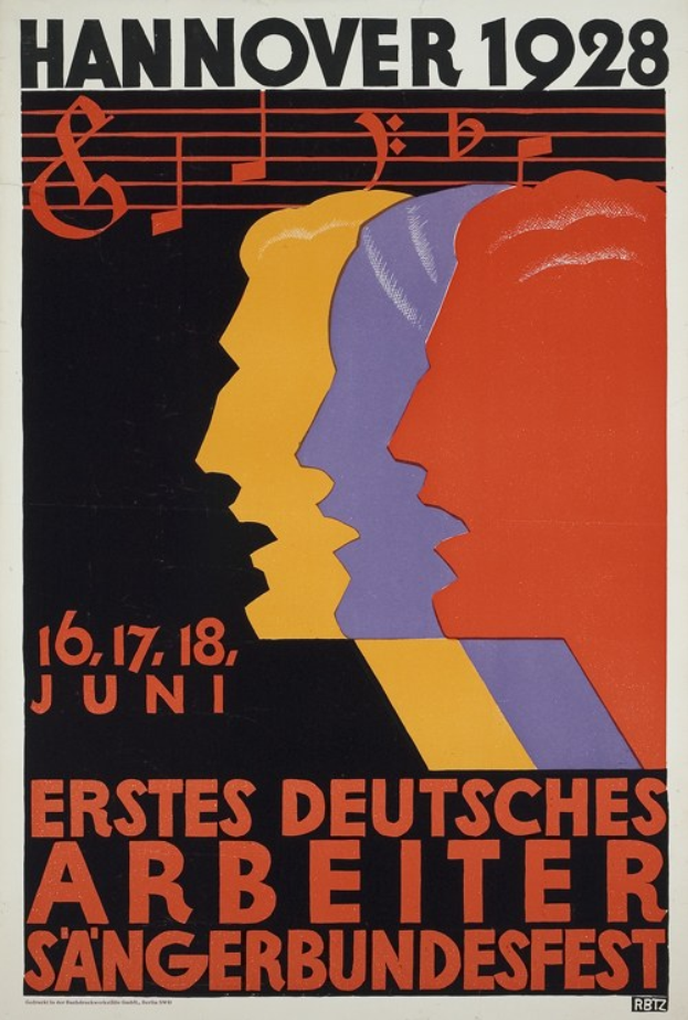 Ein Vintage-Plakat für das Hannover 1928 Erste Deutsche Arbeiter Sängertreffen, das drei zentrale Figuren und Text über das Ereignis zeigt.